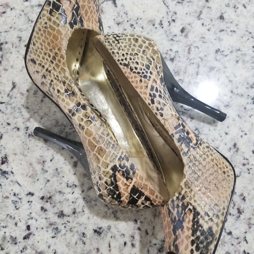 BCBG Girls, women shoes size 7B/ 37 - Picture 3 of 5